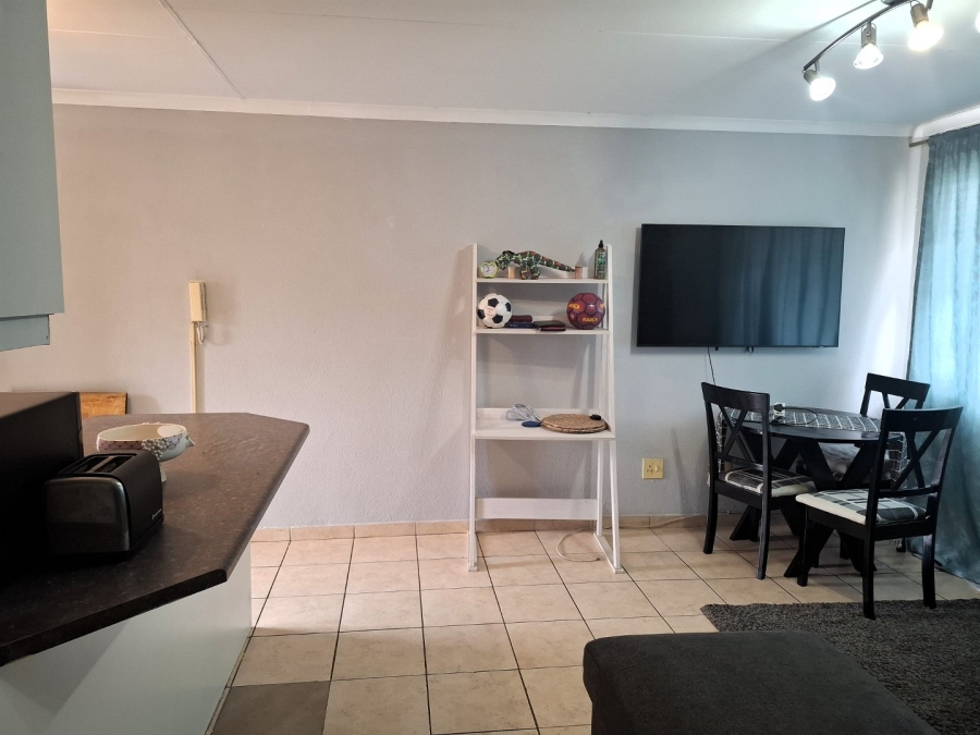 To Let 2 Bedroom Property for Rent in Groenkloof Gauteng