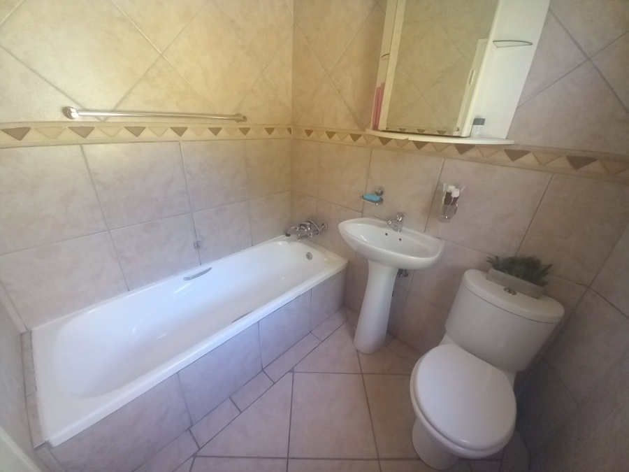 3 Bedroom Property for Sale in Helderkruin Gauteng