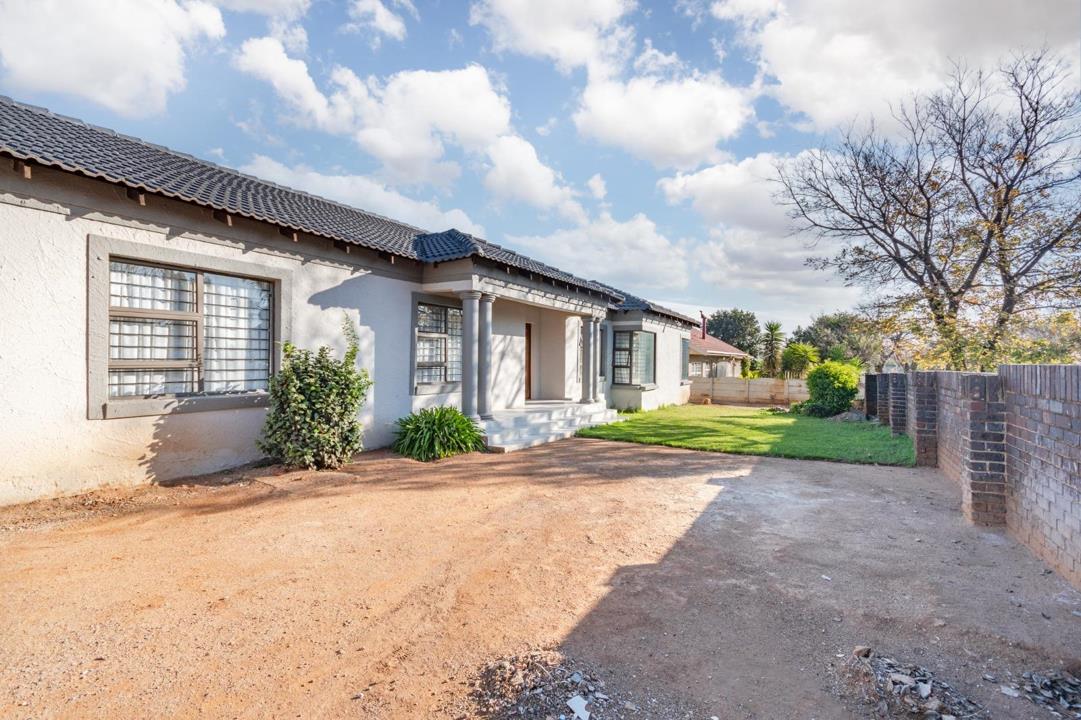 5 Bedroom Property for Sale in Castleview Gauteng