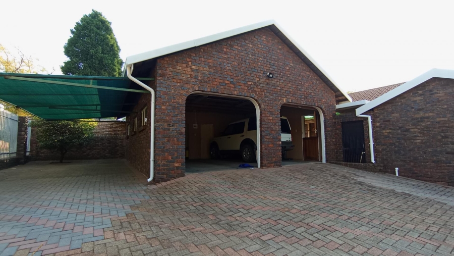 3 Bedroom Property for Sale in Rooihuiskraal Gauteng