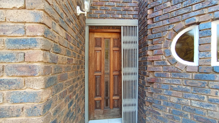 3 Bedroom Property for Sale in Rooihuiskraal Gauteng