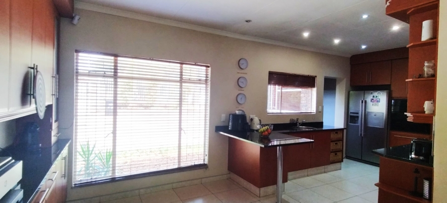 3 Bedroom Property for Sale in Rooihuiskraal Gauteng