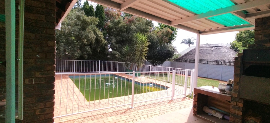 3 Bedroom Property for Sale in Rooihuiskraal Gauteng