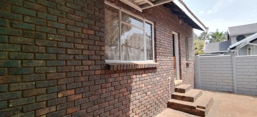 3 Bedroom Property for Sale in Rooihuiskraal Gauteng