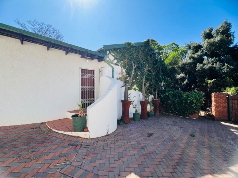 4 Bedroom Property for Sale in Garsfontein Gauteng