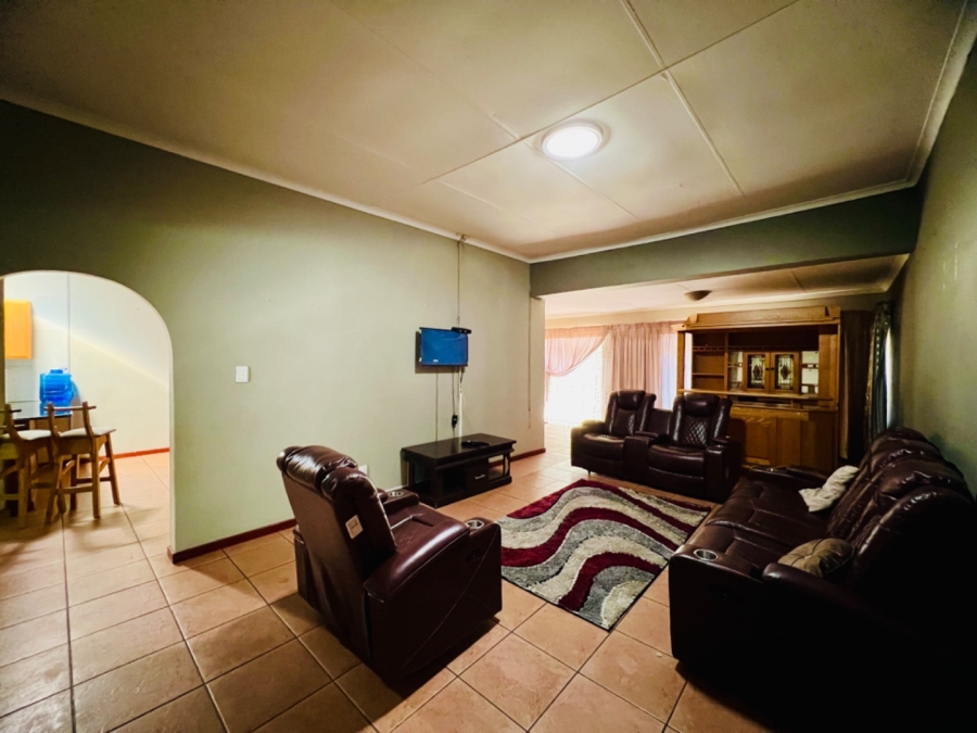 4 Bedroom Property for Sale in Garsfontein Gauteng