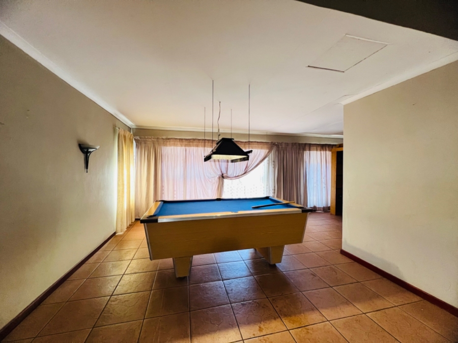 4 Bedroom Property for Sale in Garsfontein Gauteng