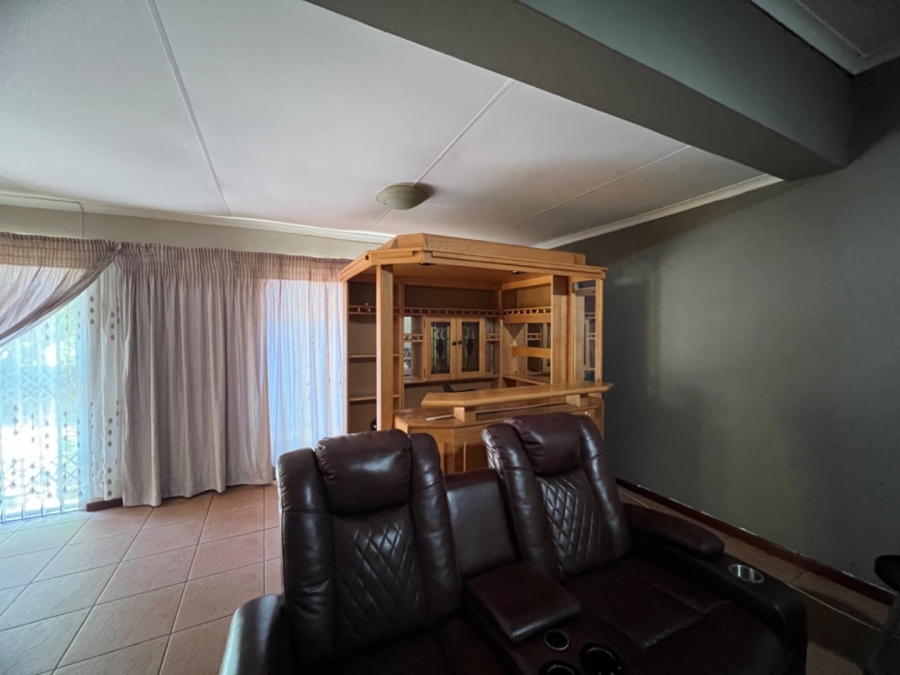 4 Bedroom Property for Sale in Garsfontein Gauteng