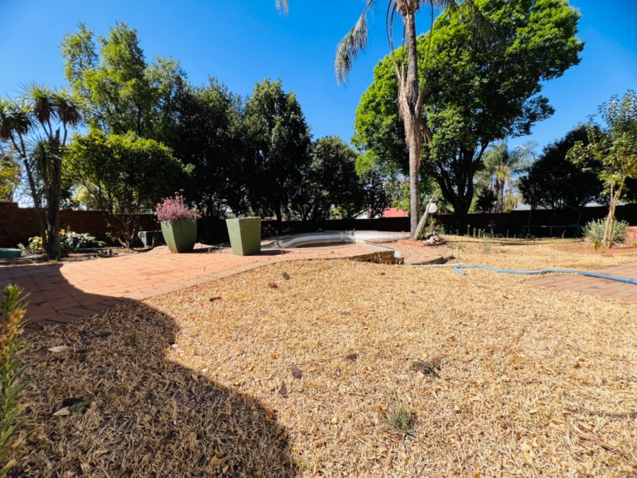 4 Bedroom Property for Sale in Garsfontein Gauteng