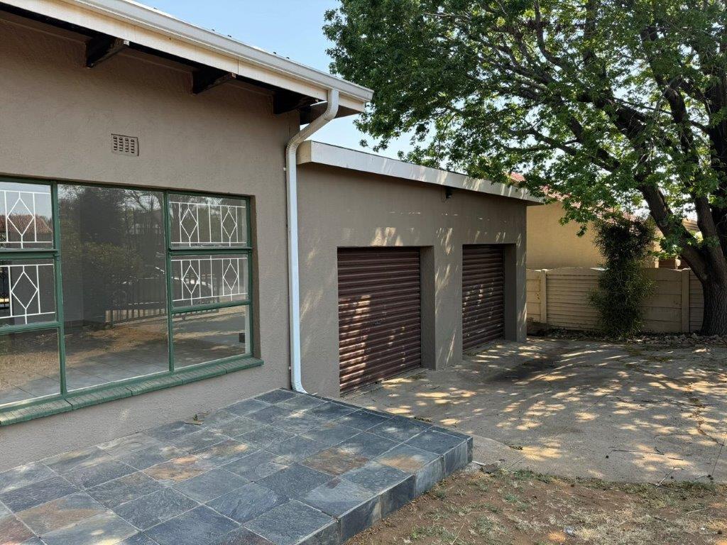 4 Bedroom Property for Sale in Verwoerdpark Gauteng