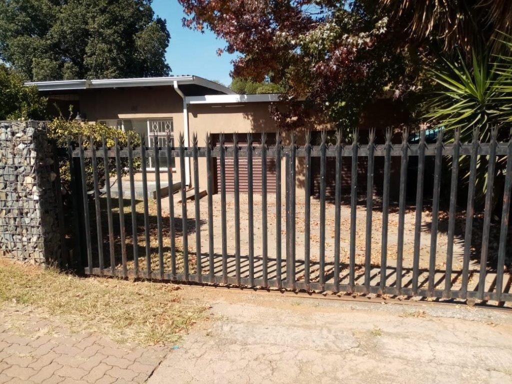 4 Bedroom Property for Sale in Verwoerdpark Gauteng