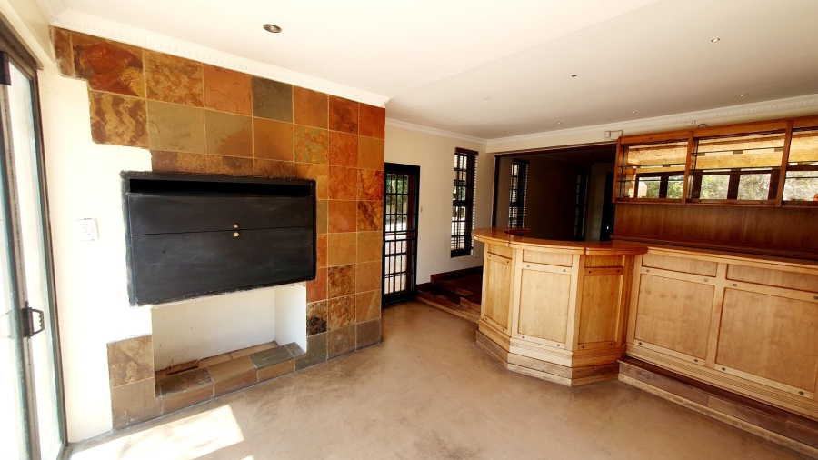 5 Bedroom Property for Sale in Waterkloof Park Gauteng