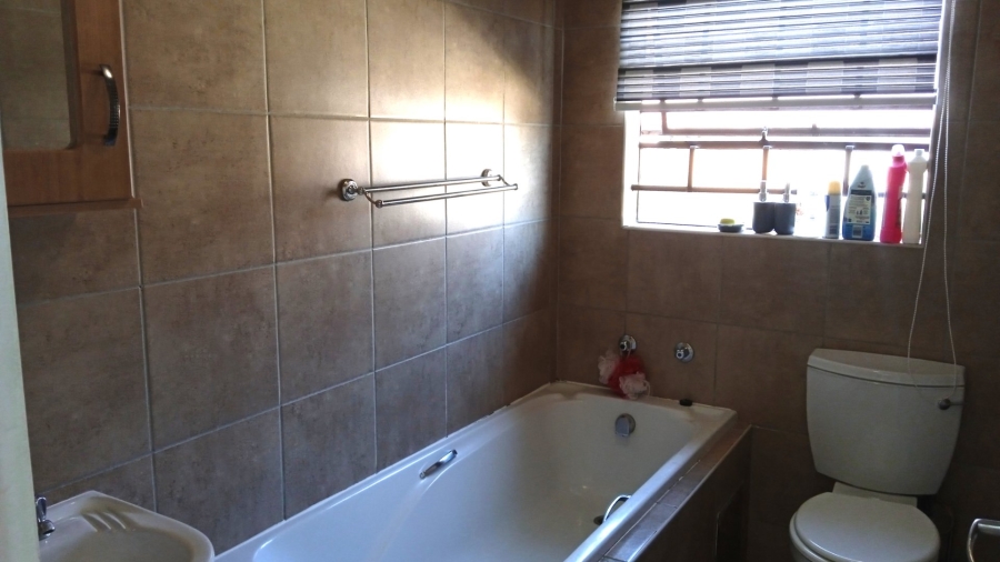 3 Bedroom Property for Sale in Olievenhoutbosch Gauteng