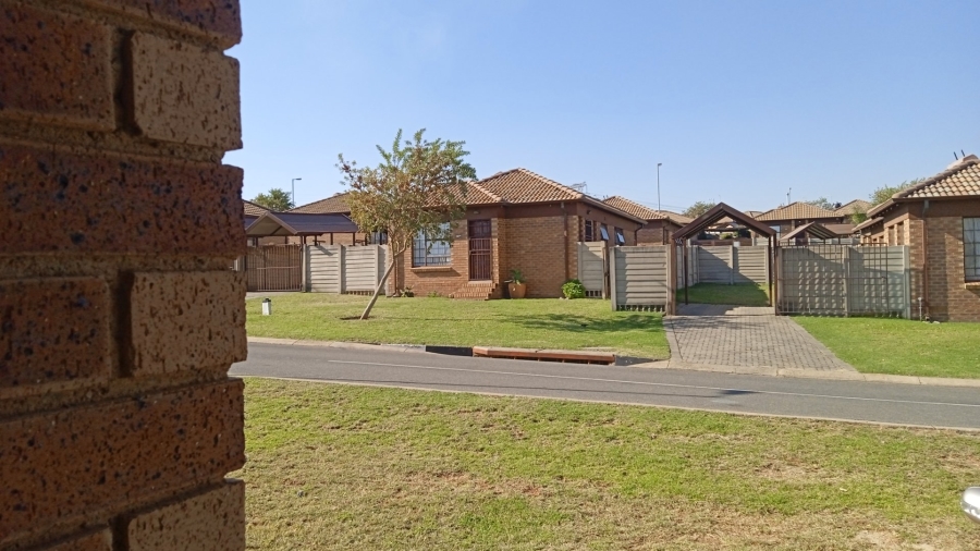 3 Bedroom Property for Sale in Olievenhoutbosch Gauteng