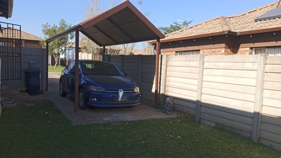 3 Bedroom Property for Sale in Olievenhoutbosch Gauteng