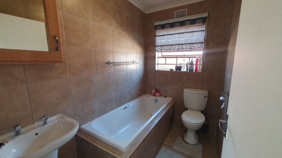 3 Bedroom Property for Sale in Olievenhoutbosch Gauteng