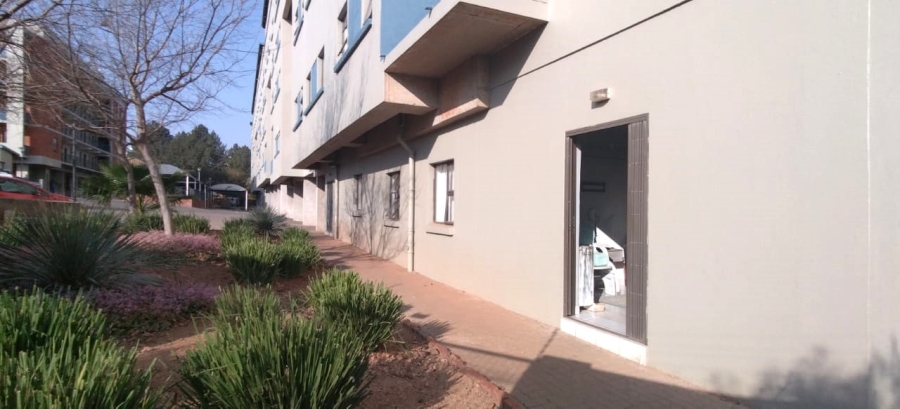 2 Bedroom Property for Sale in Die Hoewes Gauteng