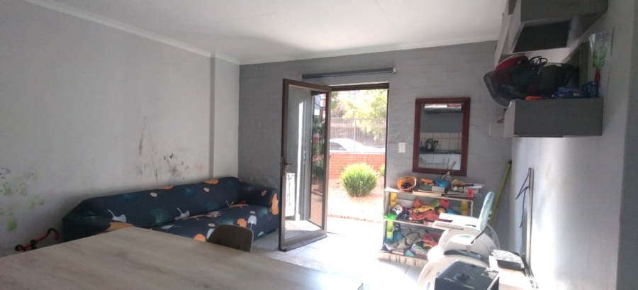 2 Bedroom Property for Sale in Die Hoewes Gauteng