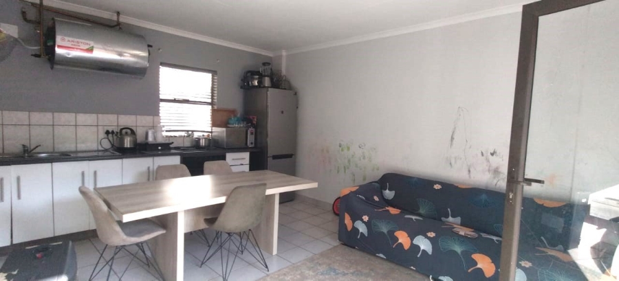 2 Bedroom Property for Sale in Die Hoewes Gauteng