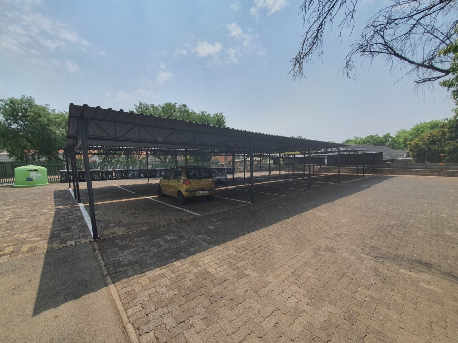 To Let 1 Bedroom Property for Rent in Helderkruin Gauteng