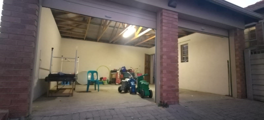 3 Bedroom Property for Sale in Olievenhoutbosch Gauteng