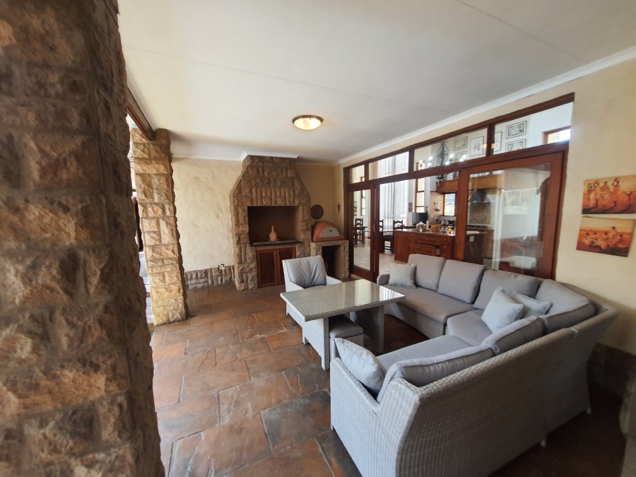 4 Bedroom Property for Sale in Silver Lakes Golf Estate Gauteng