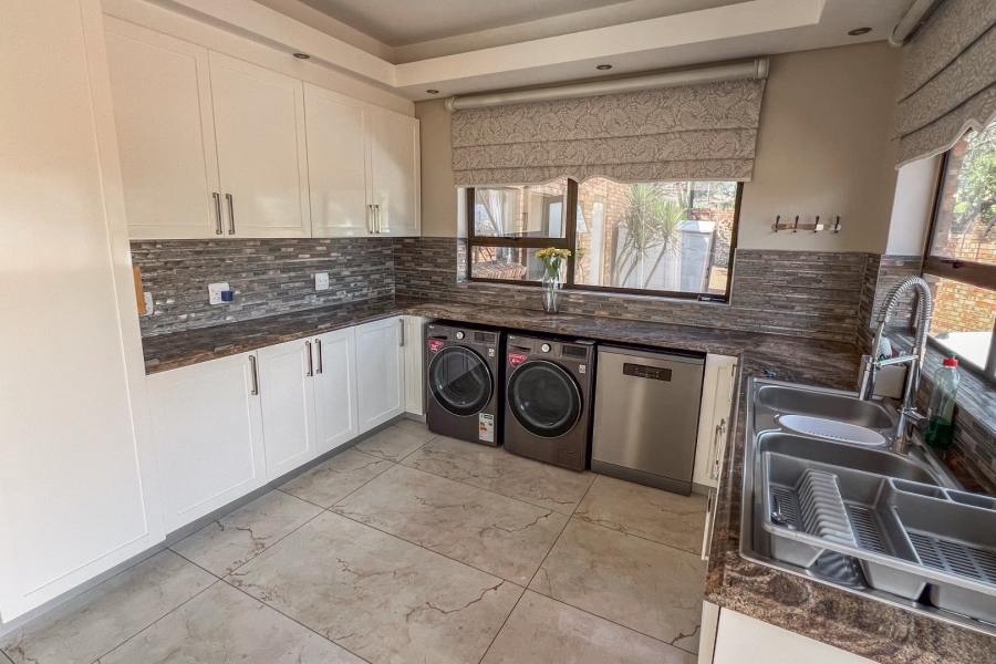 6 Bedroom Property for Sale in Meyersdal Gauteng