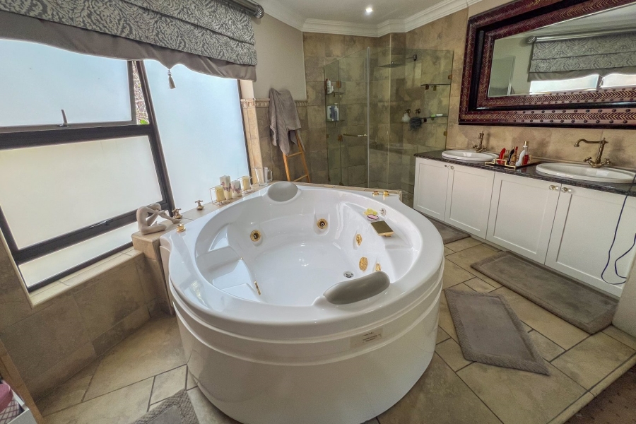 6 Bedroom Property for Sale in Meyersdal Gauteng