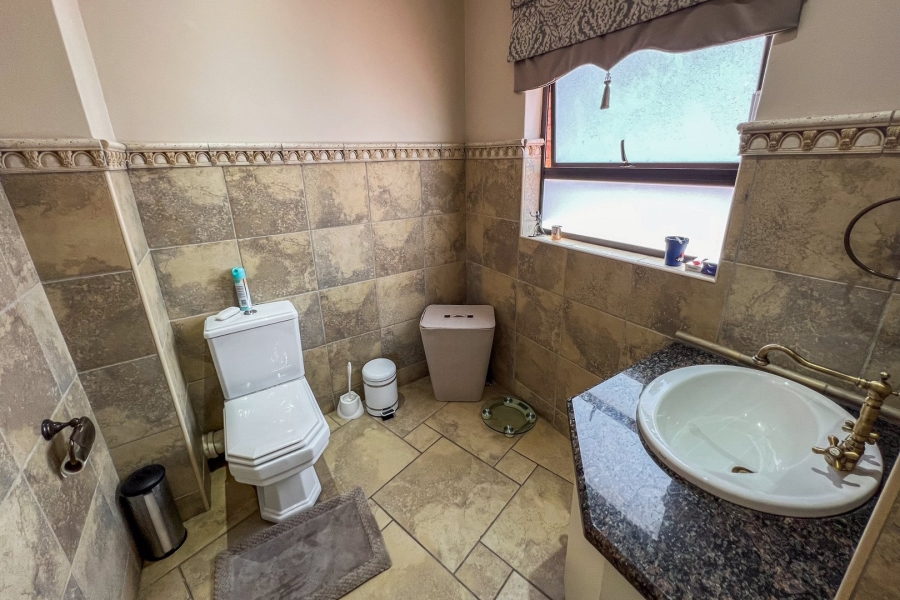 6 Bedroom Property for Sale in Meyersdal Gauteng