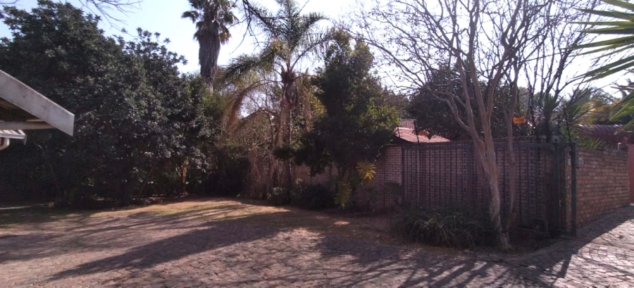 4 Bedroom Property for Sale in Rooihuiskraal Gauteng