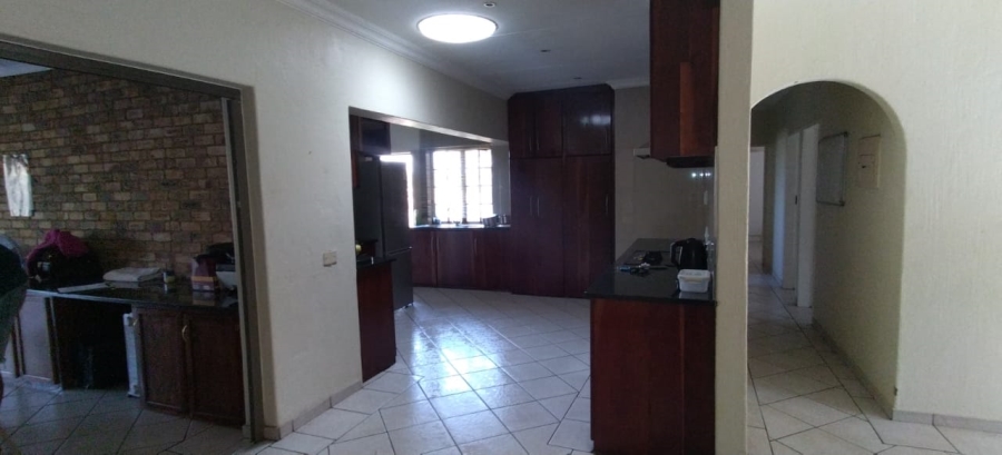 4 Bedroom Property for Sale in Rooihuiskraal Gauteng