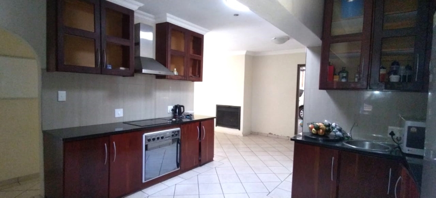 4 Bedroom Property for Sale in Rooihuiskraal Gauteng