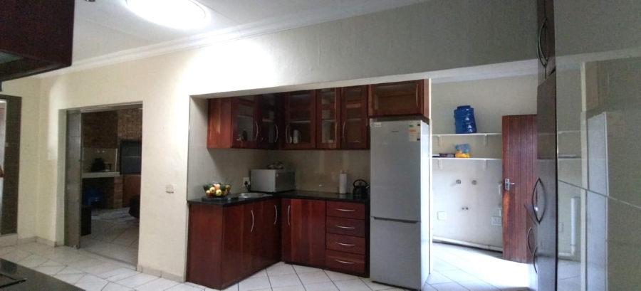 4 Bedroom Property for Sale in Rooihuiskraal Gauteng