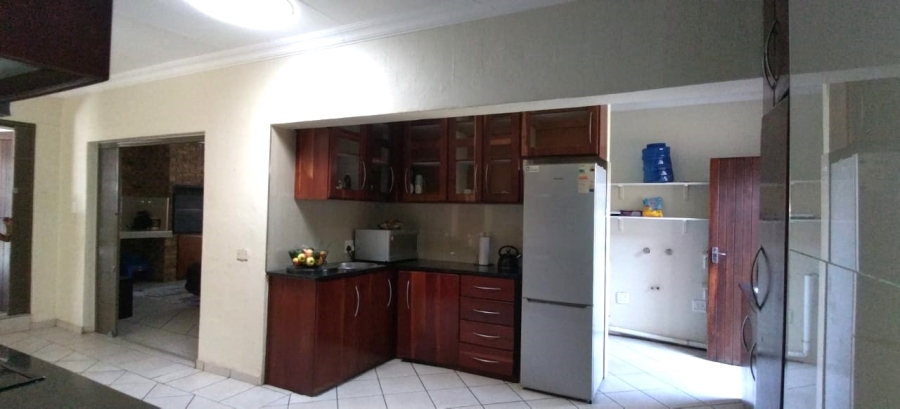 4 Bedroom Property for Sale in Rooihuiskraal Gauteng