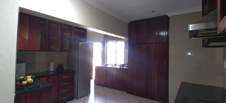 4 Bedroom Property for Sale in Rooihuiskraal Gauteng