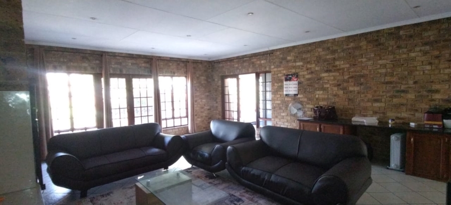 4 Bedroom Property for Sale in Rooihuiskraal Gauteng