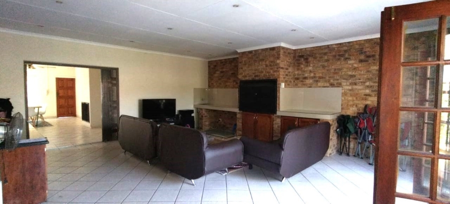 4 Bedroom Property for Sale in Rooihuiskraal Gauteng