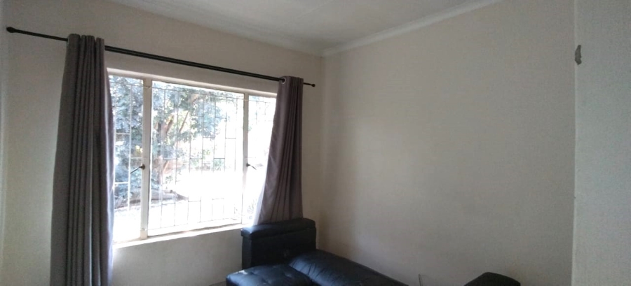 4 Bedroom Property for Sale in Rooihuiskraal Gauteng