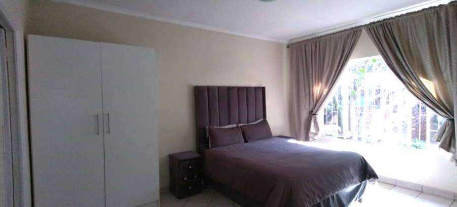 4 Bedroom Property for Sale in Rooihuiskraal Gauteng