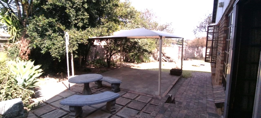 4 Bedroom Property for Sale in Rooihuiskraal Gauteng