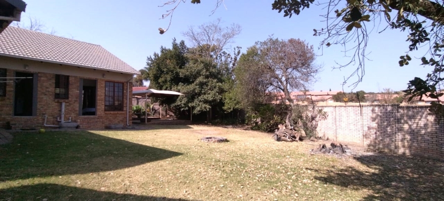 4 Bedroom Property for Sale in Rooihuiskraal Gauteng