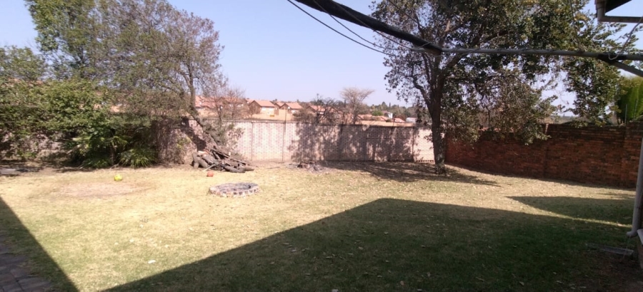 4 Bedroom Property for Sale in Rooihuiskraal Gauteng