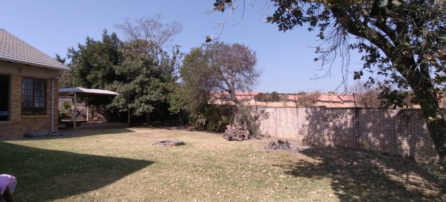 4 Bedroom Property for Sale in Rooihuiskraal Gauteng