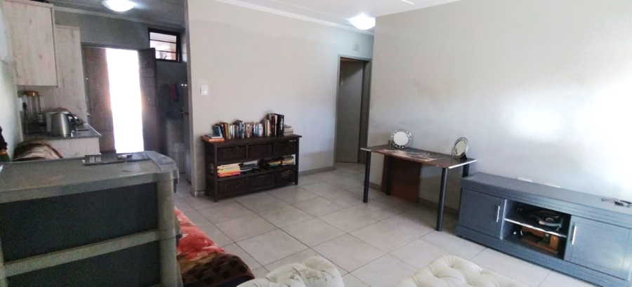 2 Bedroom Property for Sale in Rooihuiskraal North Gauteng