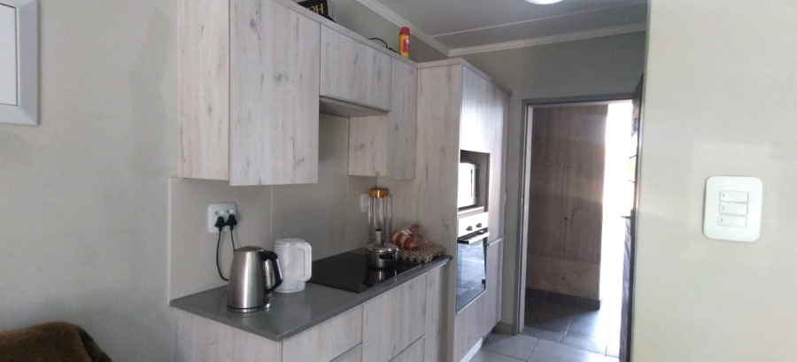 2 Bedroom Property for Sale in Rooihuiskraal North Gauteng