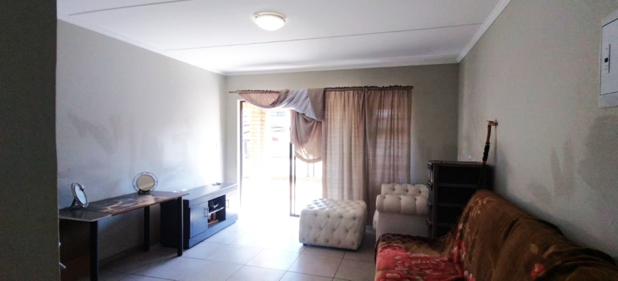 2 Bedroom Property for Sale in Rooihuiskraal North Gauteng