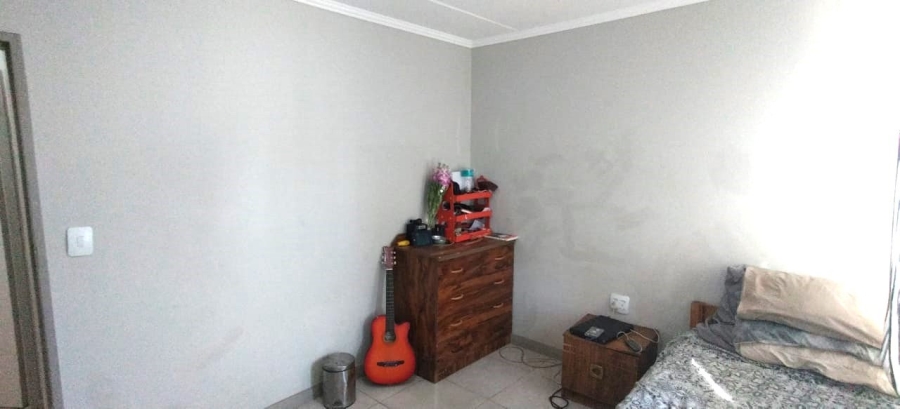 2 Bedroom Property for Sale in Rooihuiskraal North Gauteng