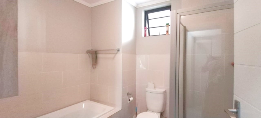 2 Bedroom Property for Sale in Rooihuiskraal North Gauteng