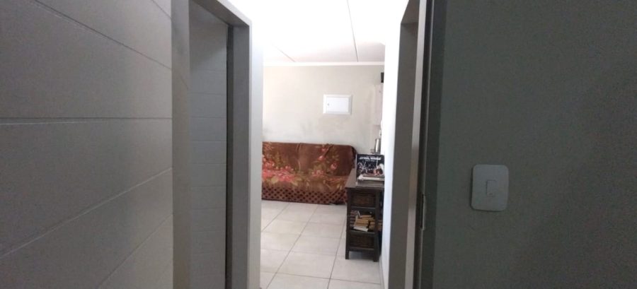 2 Bedroom Property for Sale in Rooihuiskraal North Gauteng