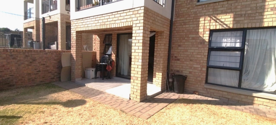 2 Bedroom Property for Sale in Rooihuiskraal North Gauteng